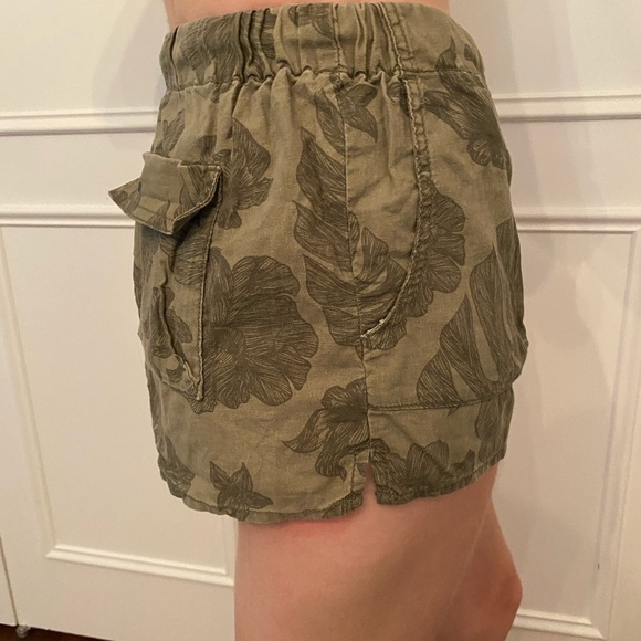 TNA Aritizia Shorts - Picture 3 of 4